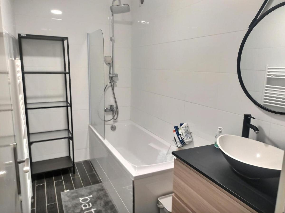Chambre Privee 23M - Canape Lit - Wifi - Appart 120M Woippy Bagian luar foto