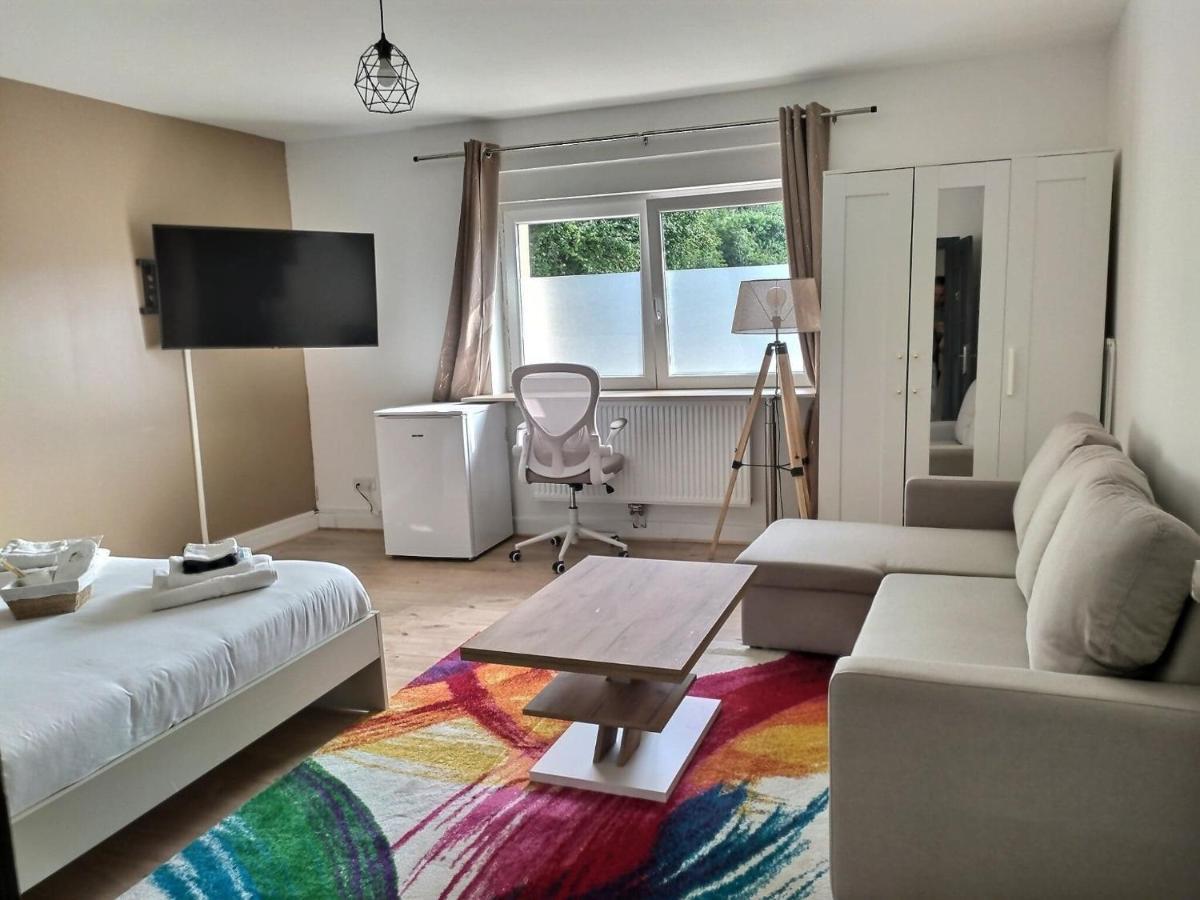 Chambre Privee 23M - Canape Lit - Wifi - Appart 120M Woippy Bagian luar foto