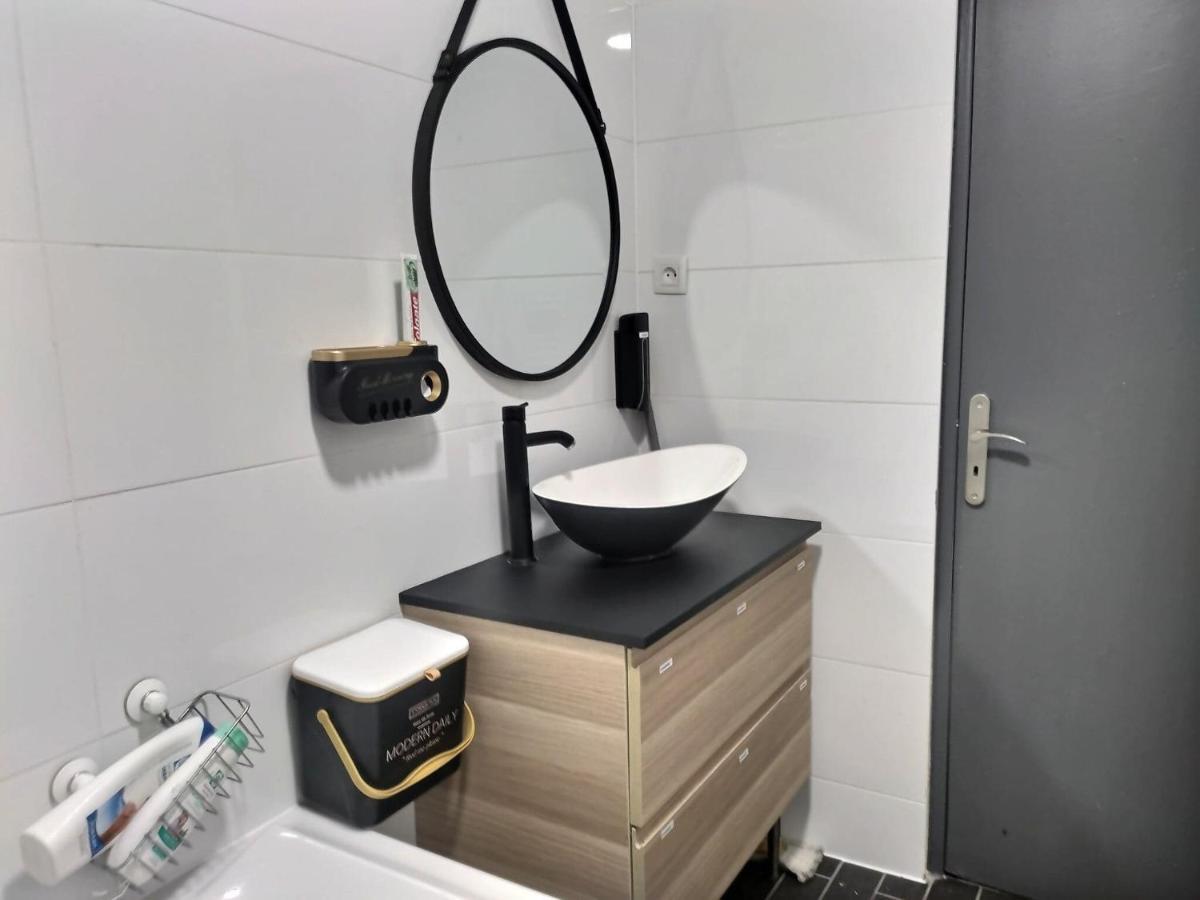 Chambre Privee 23M - Canape Lit - Wifi - Appart 120M Woippy Bagian luar foto